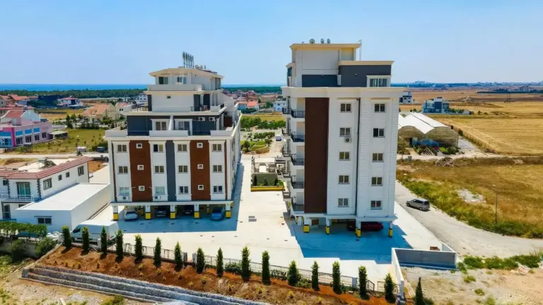 Crystal Li̇fe Houses
